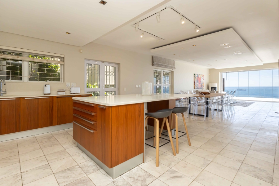 To Let 6 Bedroom Property for Rent in Bantry Bay Western Cape